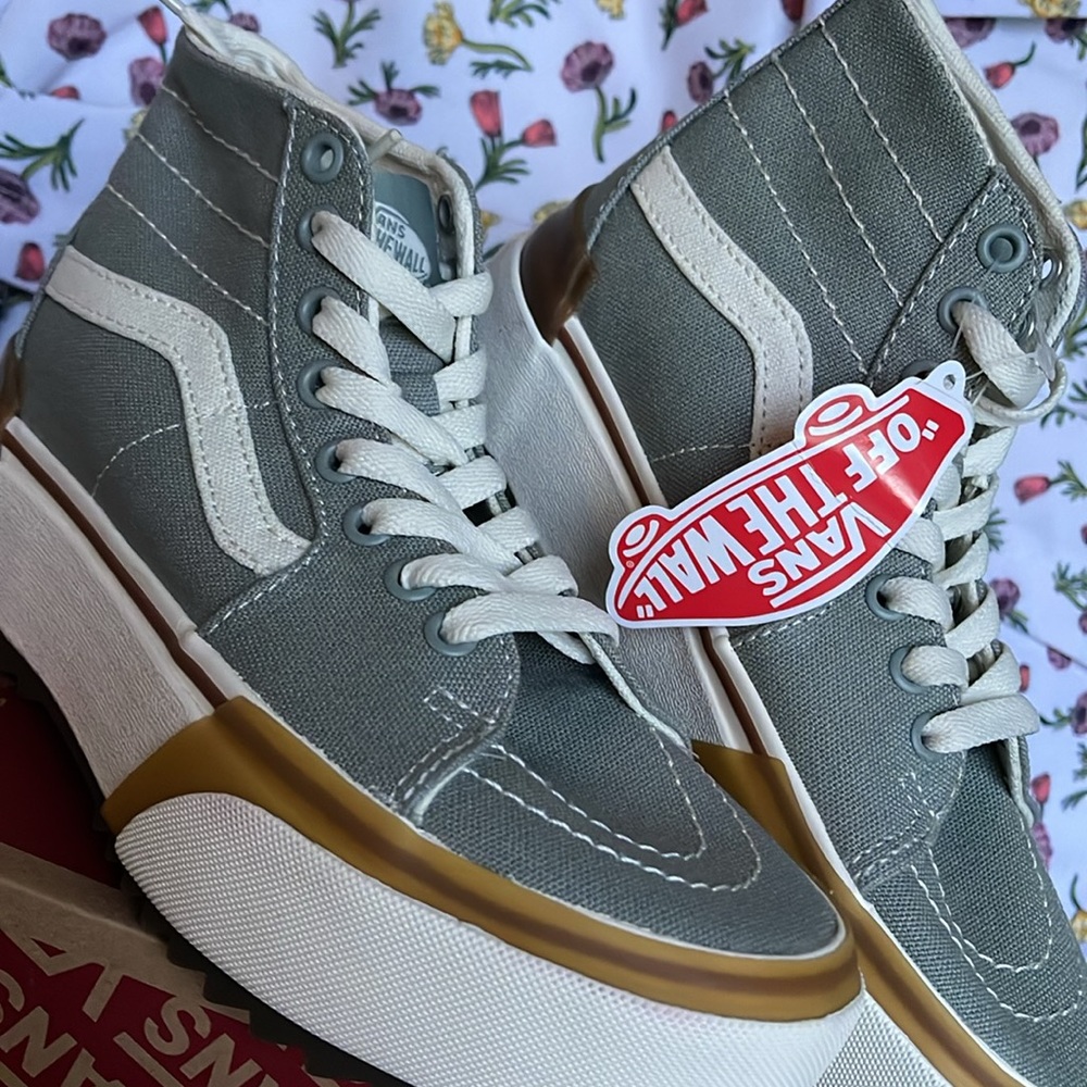 Vans WMNS Sk8-Hi Tapered
Canvas Green Milieu
VN0005U2VV2
Platforms Sneakers - Picture 8 of 16